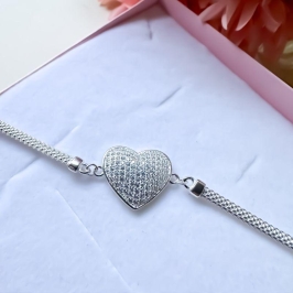 pulseira malha 16.5cm e ext 3cm com coração cravejado