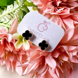 brinco flor trevo resinado 7mm