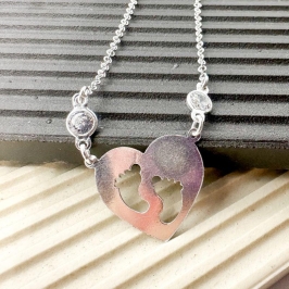 COLAR 40CM CORAÇÃO 19MM COM PEZINHO VAZADO E ZIRCONIA 4MM