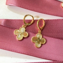 brinco tranqueta flor trevo estamparia