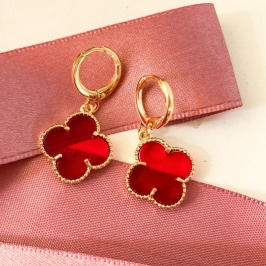 brinco tranqueta flor de resina 1.5cm