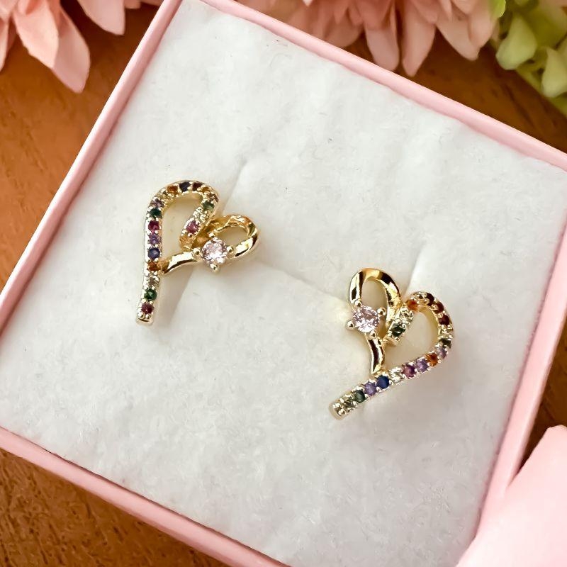 Brinco Meio Coração cravejado color