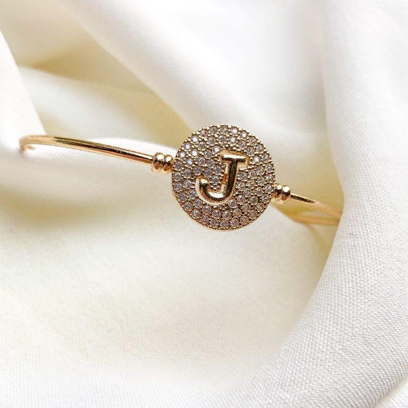 BRACELETE LETRA LISA COM BASE CRAVEJADA