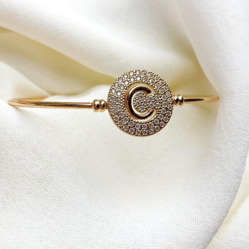 BRACELETE LETRA LISA COM BASE CRAVEJADA