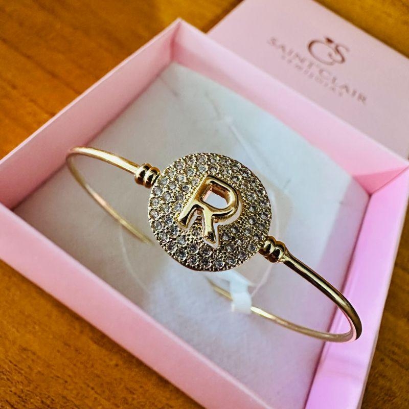 BRACELETE LETRA LISA COM BASE CRAVEJADA