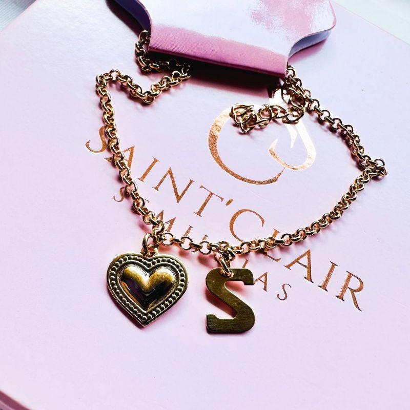 pulseira com coração e inicial