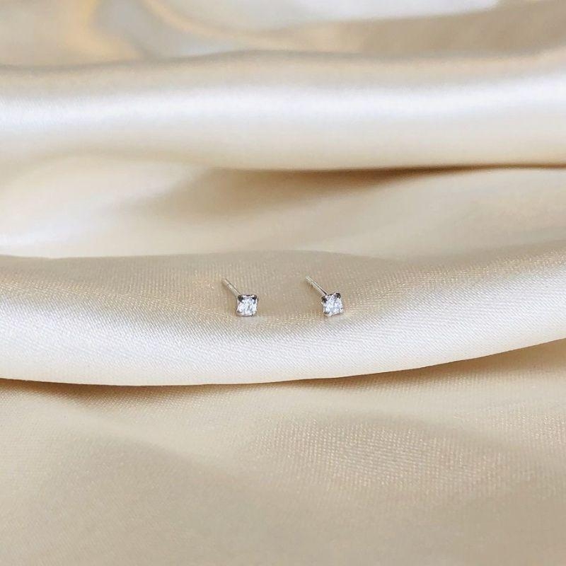 brinco zirconia 2mm prata