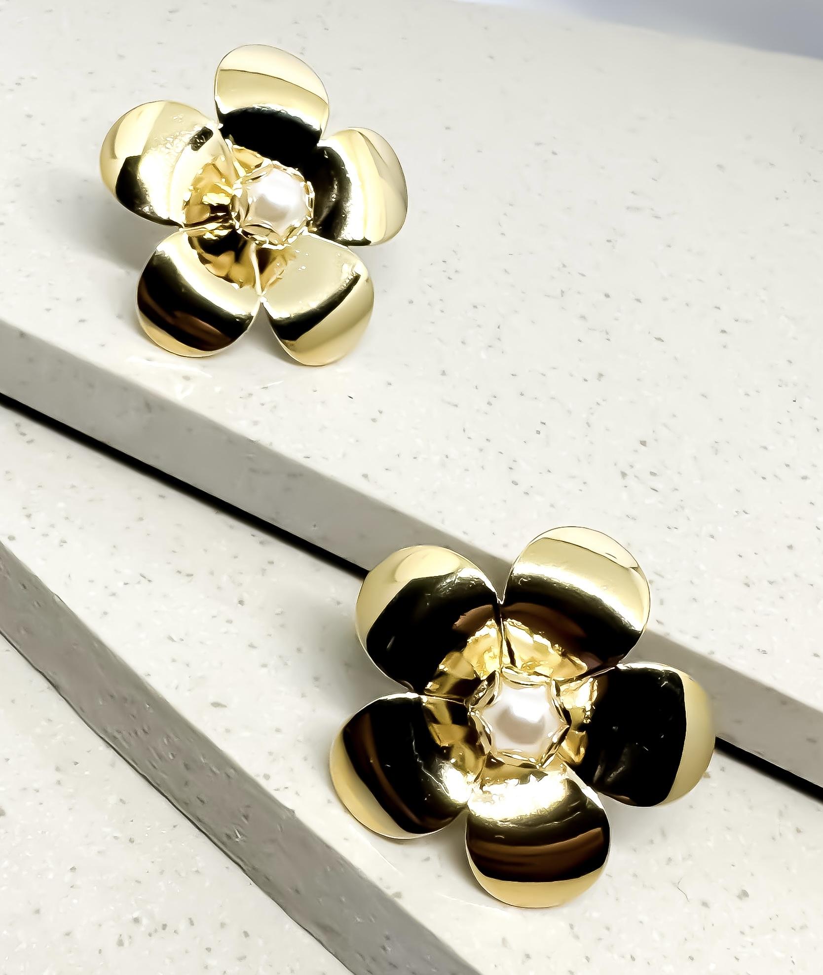 brinco flor com perola