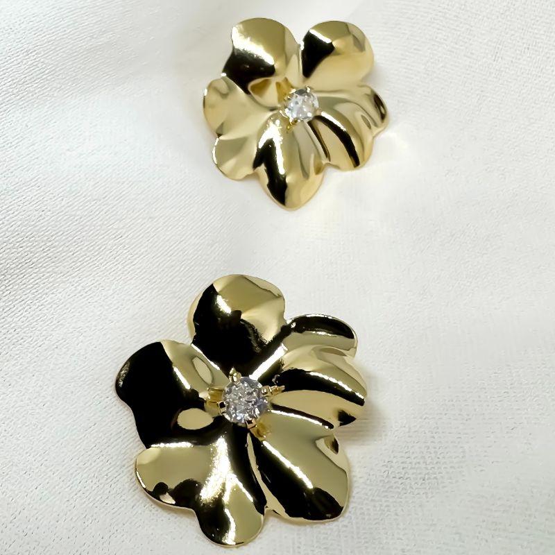 brinco flor c/ miolo zirconia