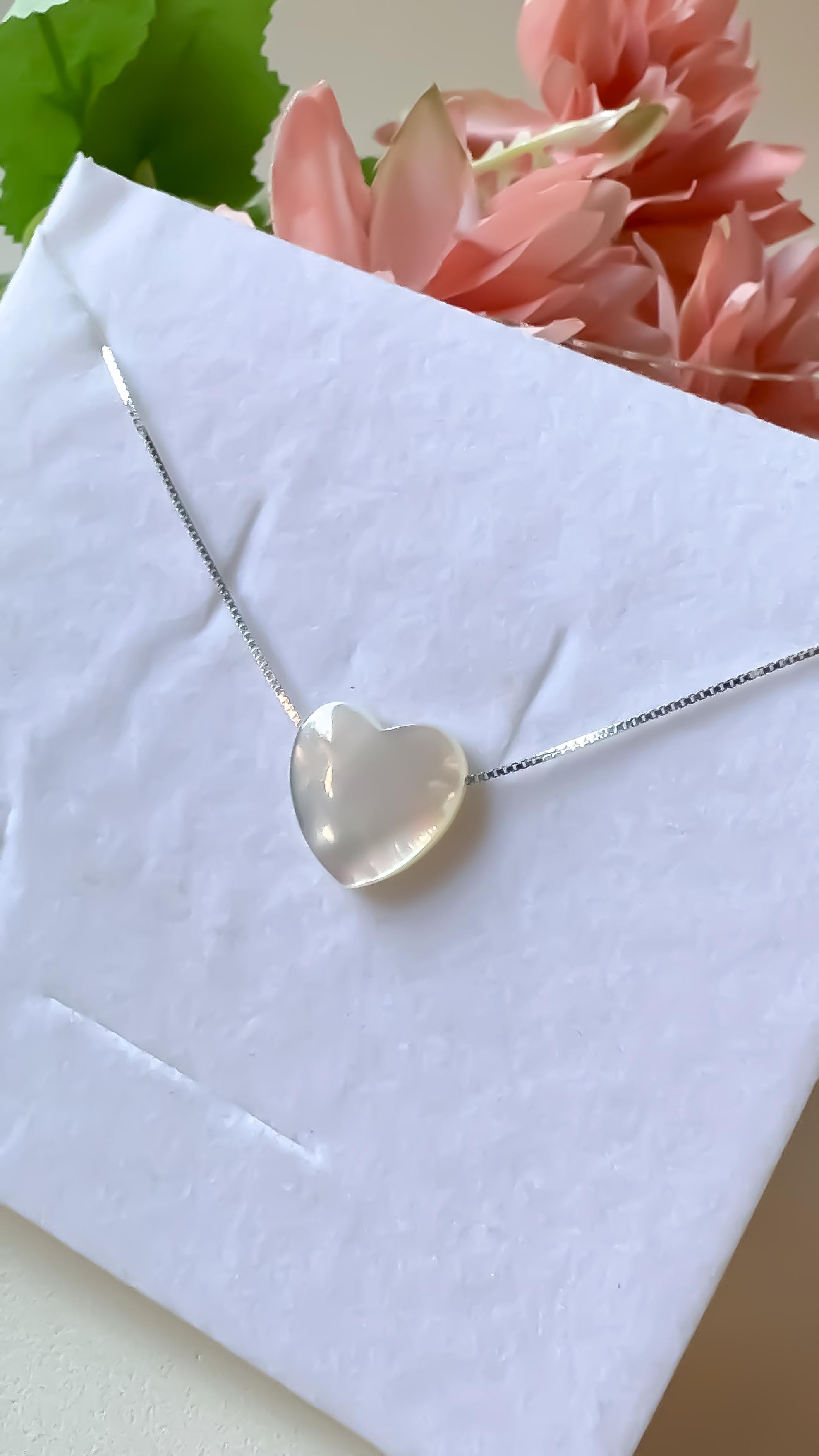 colar veneziana 40cm com coração na madre perola 14mm