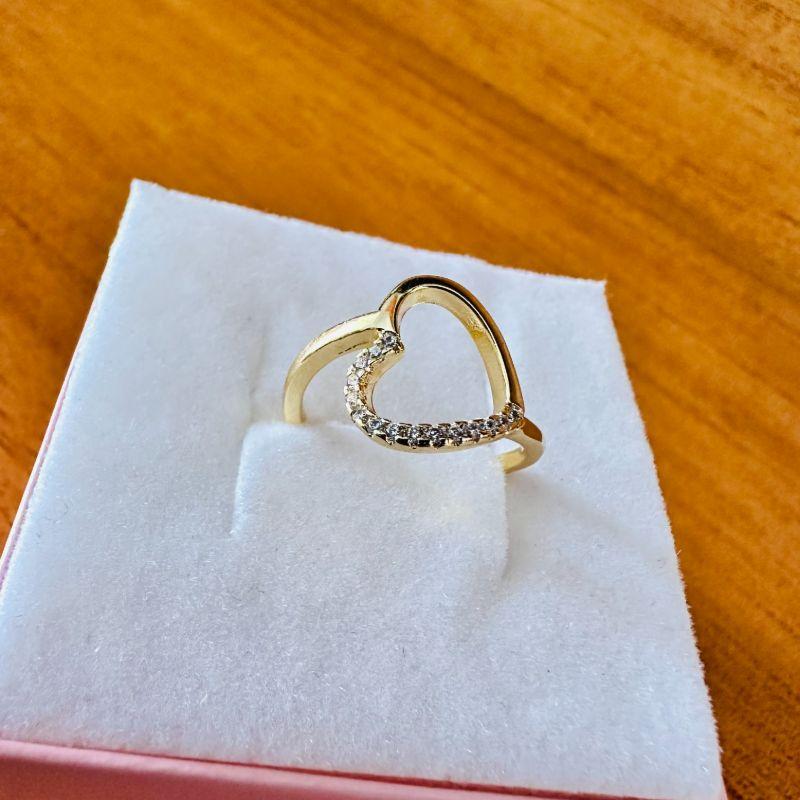 Anel coração vazado meio cravejado