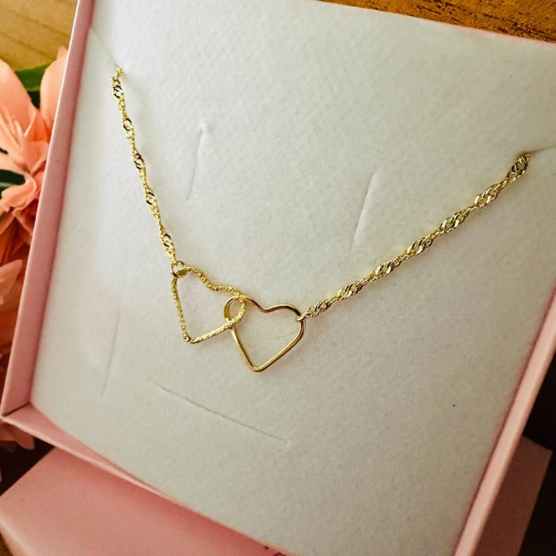 colar singapura com dois corações liso e escovado 40cm c/ extensor 5.5cm pingente 1.3x2.4cm