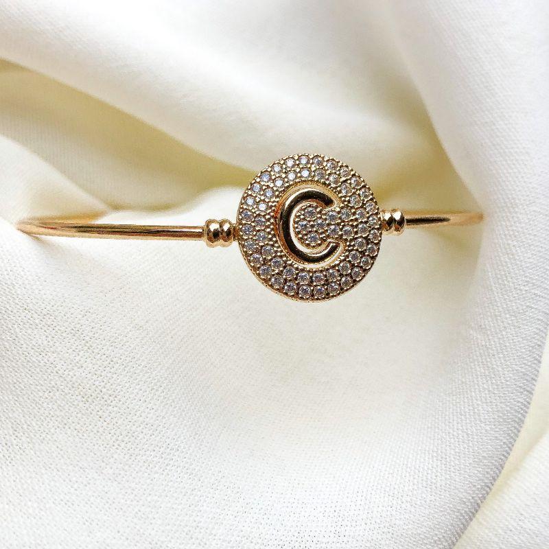 BRACELETE LETRA LISA COM BASE CRAVEJADA