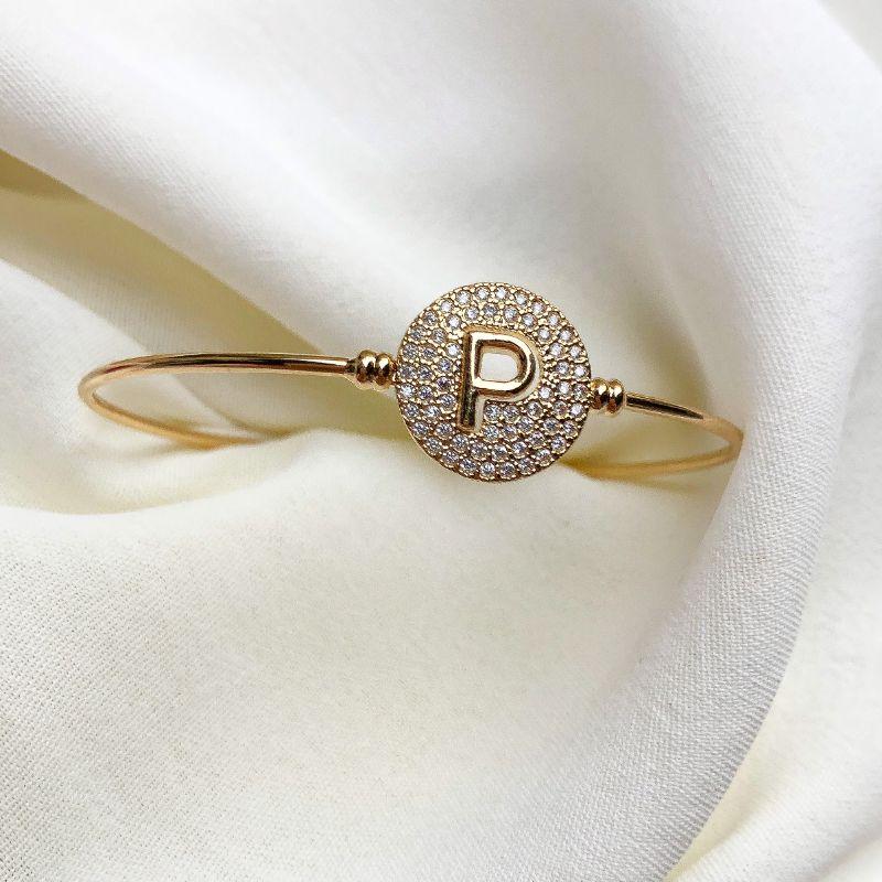 BRACELETE LETRA LISA COM BASE CRAVEJADA