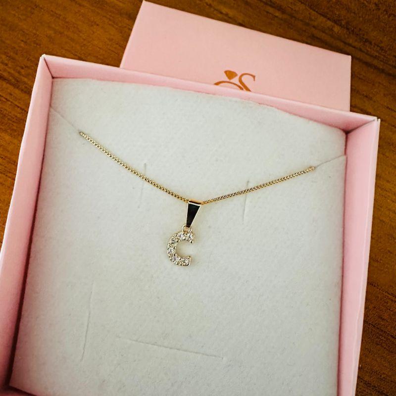 colar letra cravejada ( corrente 45cm com extensor 5cm e pingente 0.8mm)