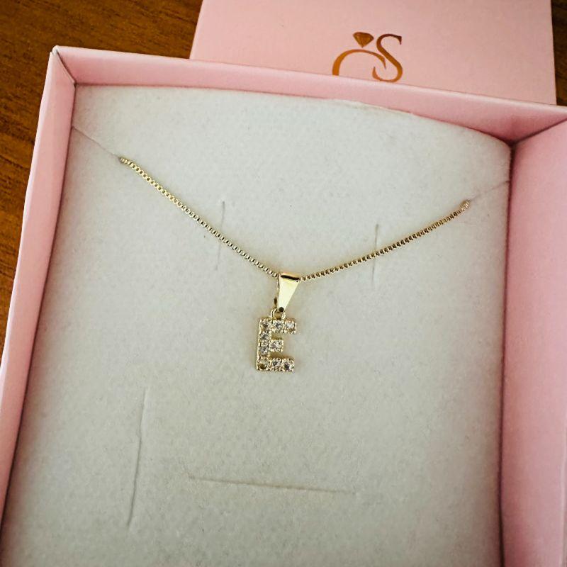 colar letra cravejada ( corrente 45cm com extensor 5cm e pingente 0.8mm)