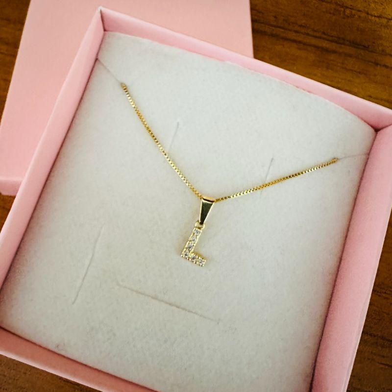 colar letra cravejada ( corrente 45cm com extensor 5cm e pingente 0.8mm)