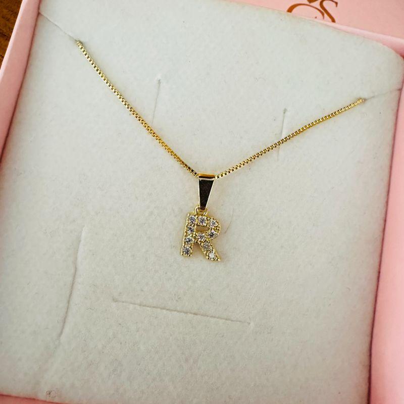 colar letra cravejada ( corrente 45cm com extensor 5cm e pingente 0.8mm)