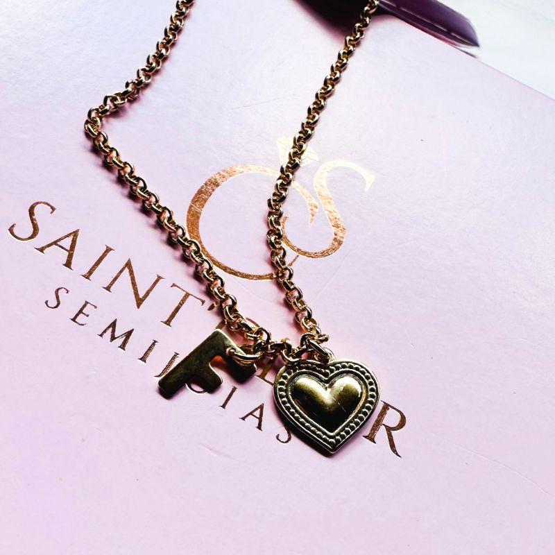 pulseira com coração e inicial