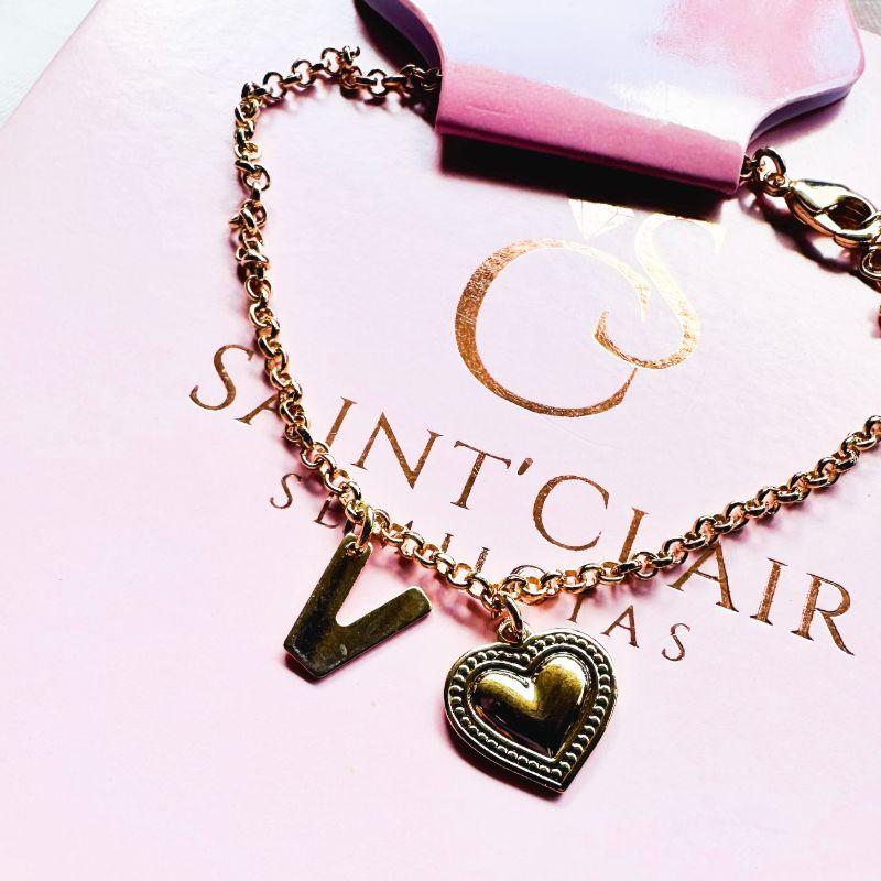 pulseira com coração e inicial